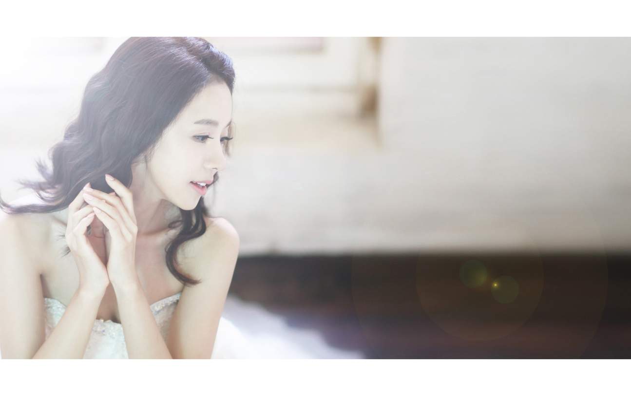 Abiti da sposa e abiti sono forniti durante il servizio fotografico