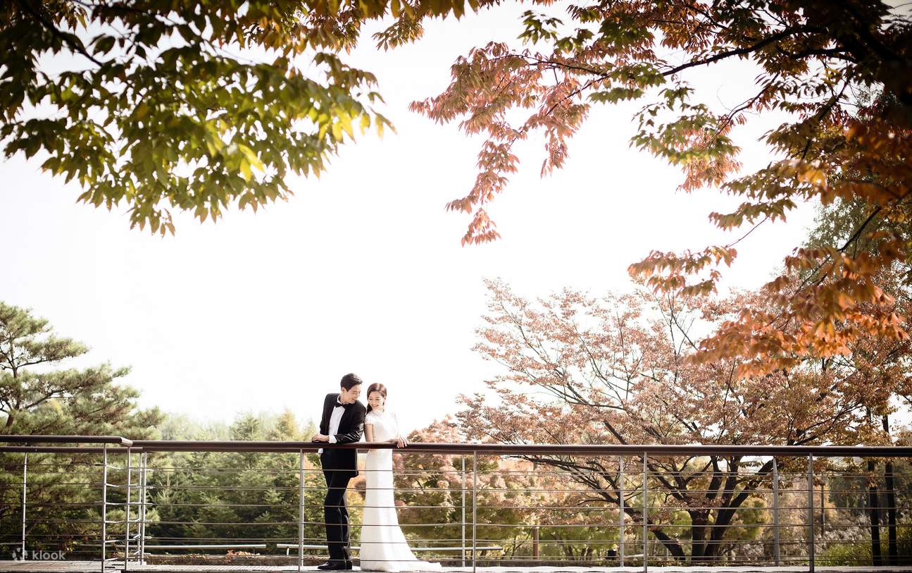 在公園或旅遊景點拍攝婚紗照，請洽詢 Z-and。