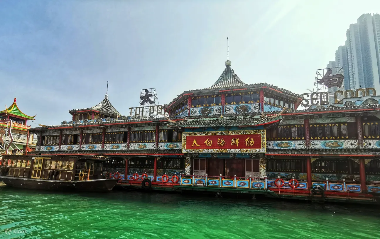 British Styled Luxury Vintage Houseboat Aberdeen 2 days Cultural Experience Tour + Seafood Boil
