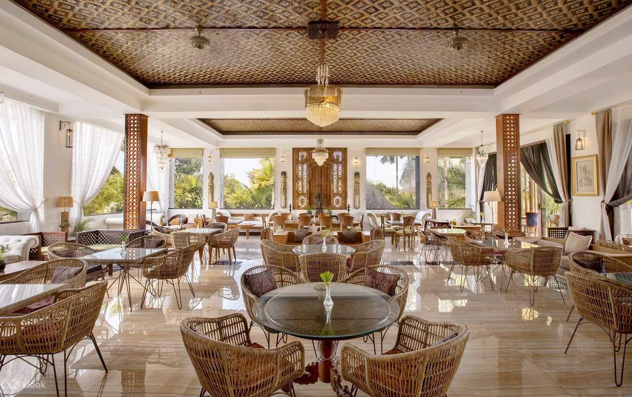 The Mansion Lounge & Bar at Baliwood Resort - The Mansion