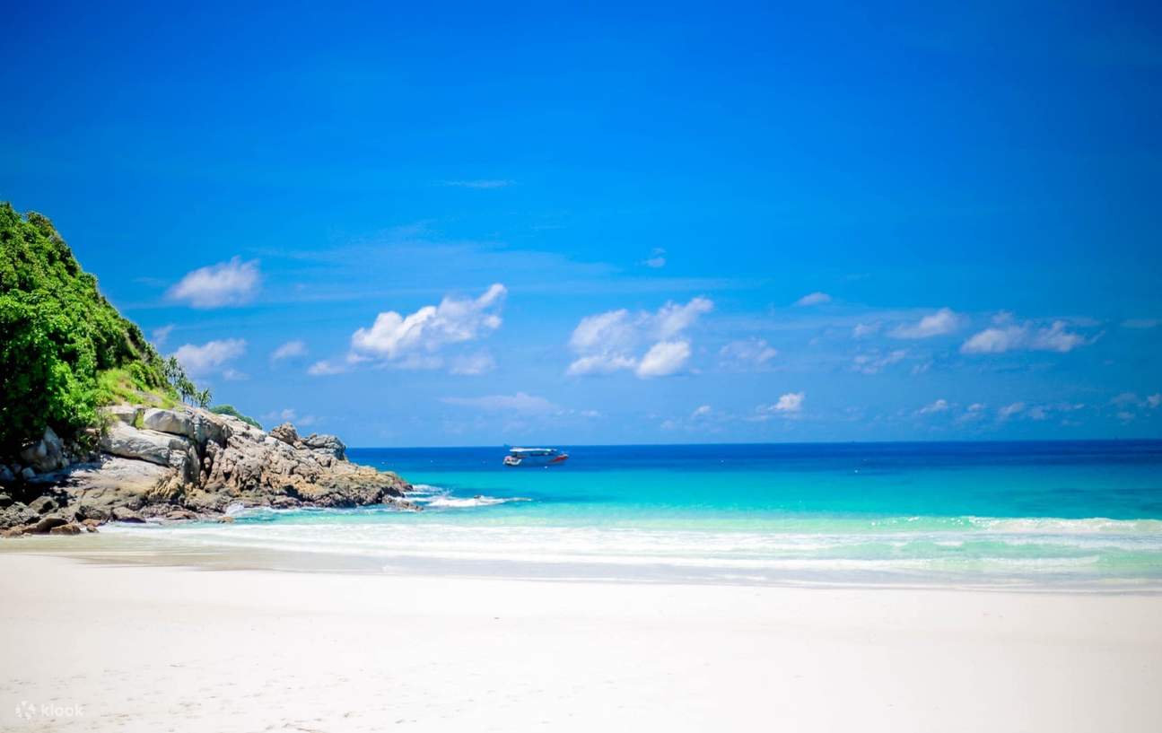 Thư giãn trên bãi cát trắng của Đảo Khai Nok