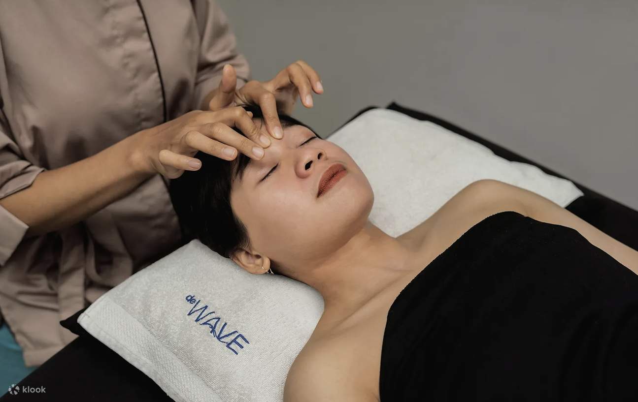 De WAVE Family Massage & Reflexology Plaza Ambarrukmo ใน ยอกยาการ์ตา