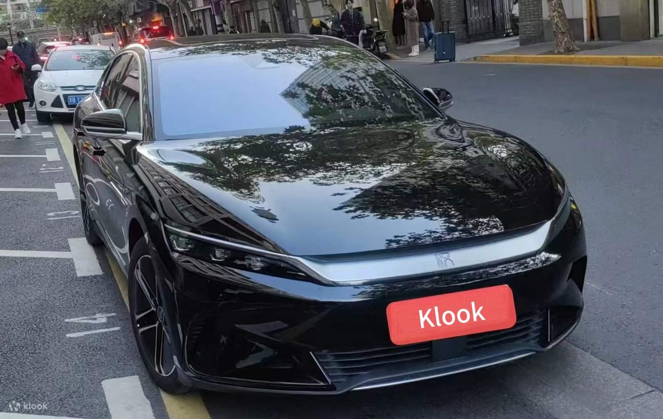 Kendaraan 5 kursi yang nyaman