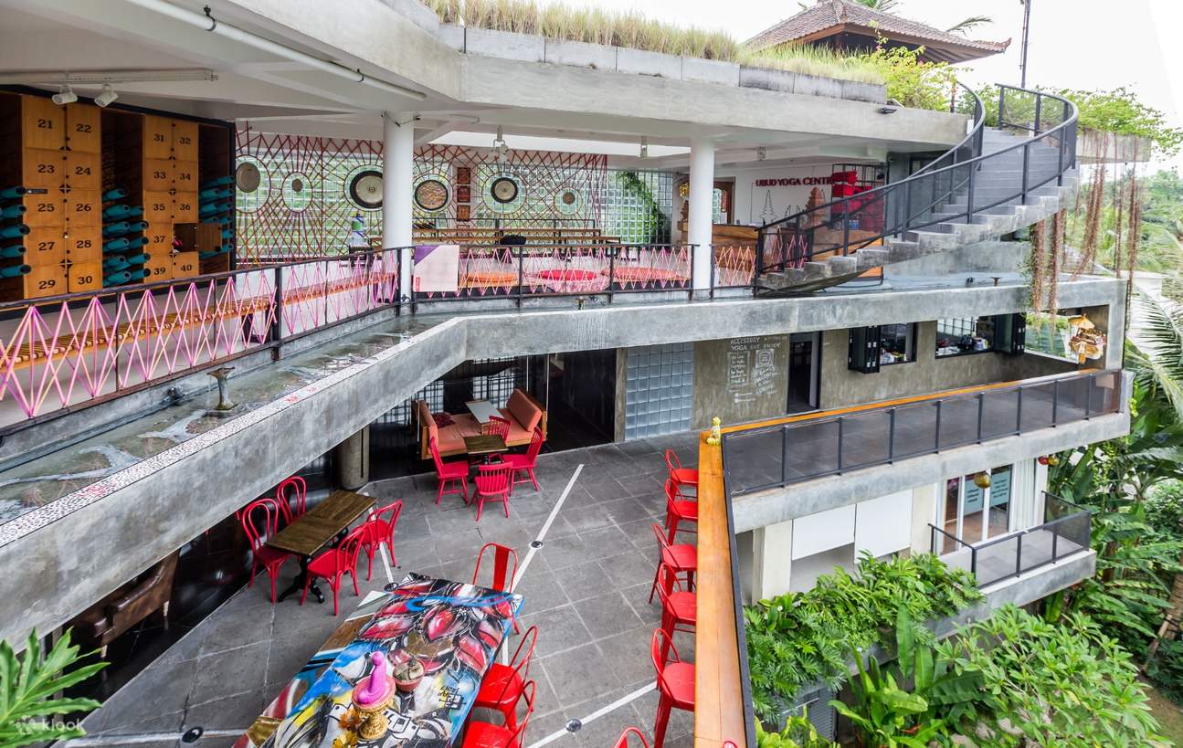 devant le centre de yoga