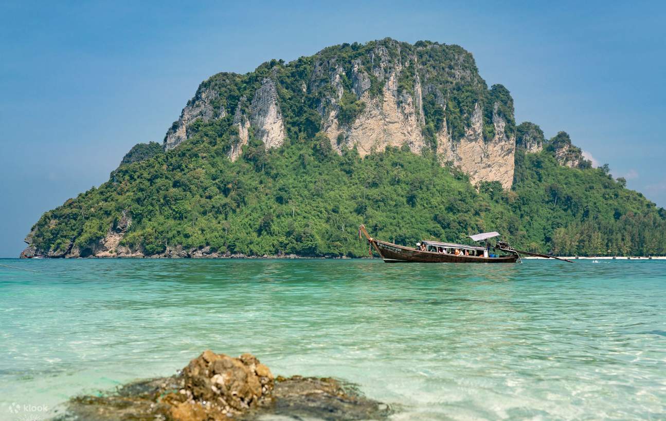 Depart in the afternoon with time for swimming and snorkeling in daylight.