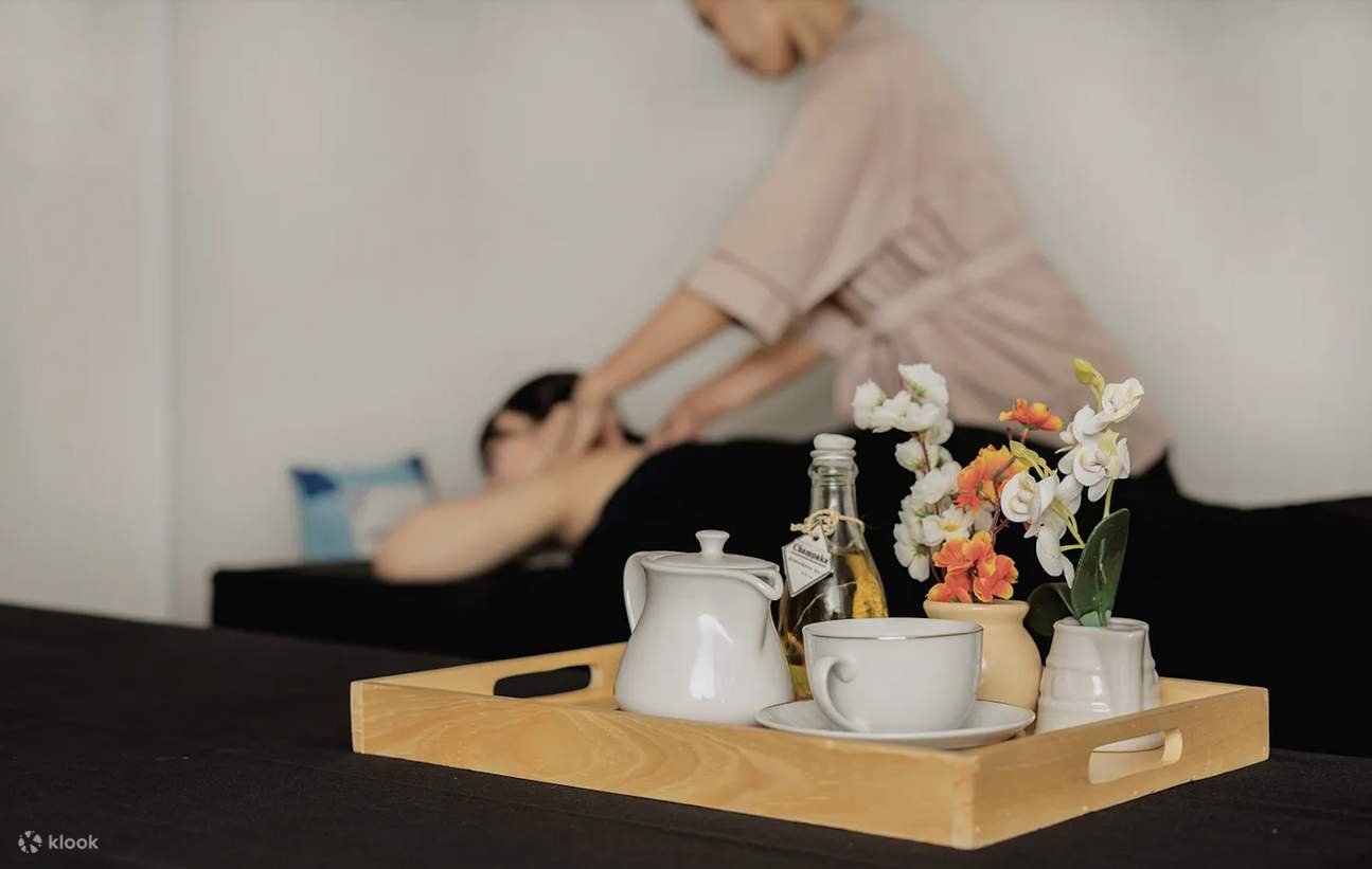 De WAVE Family Massage & Reflexology Plaza Ambarrukmo ใน ยอกยาการ์ตา