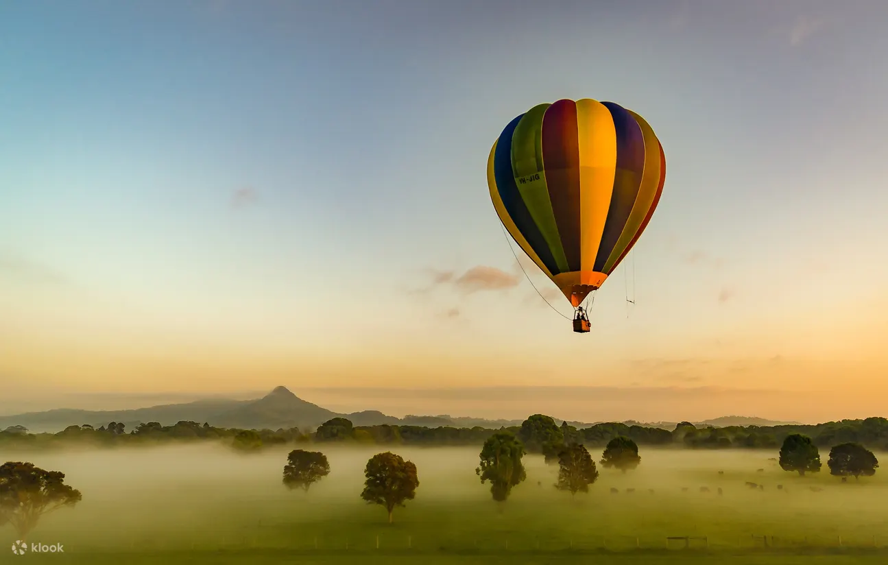 hot air balloon byron bay