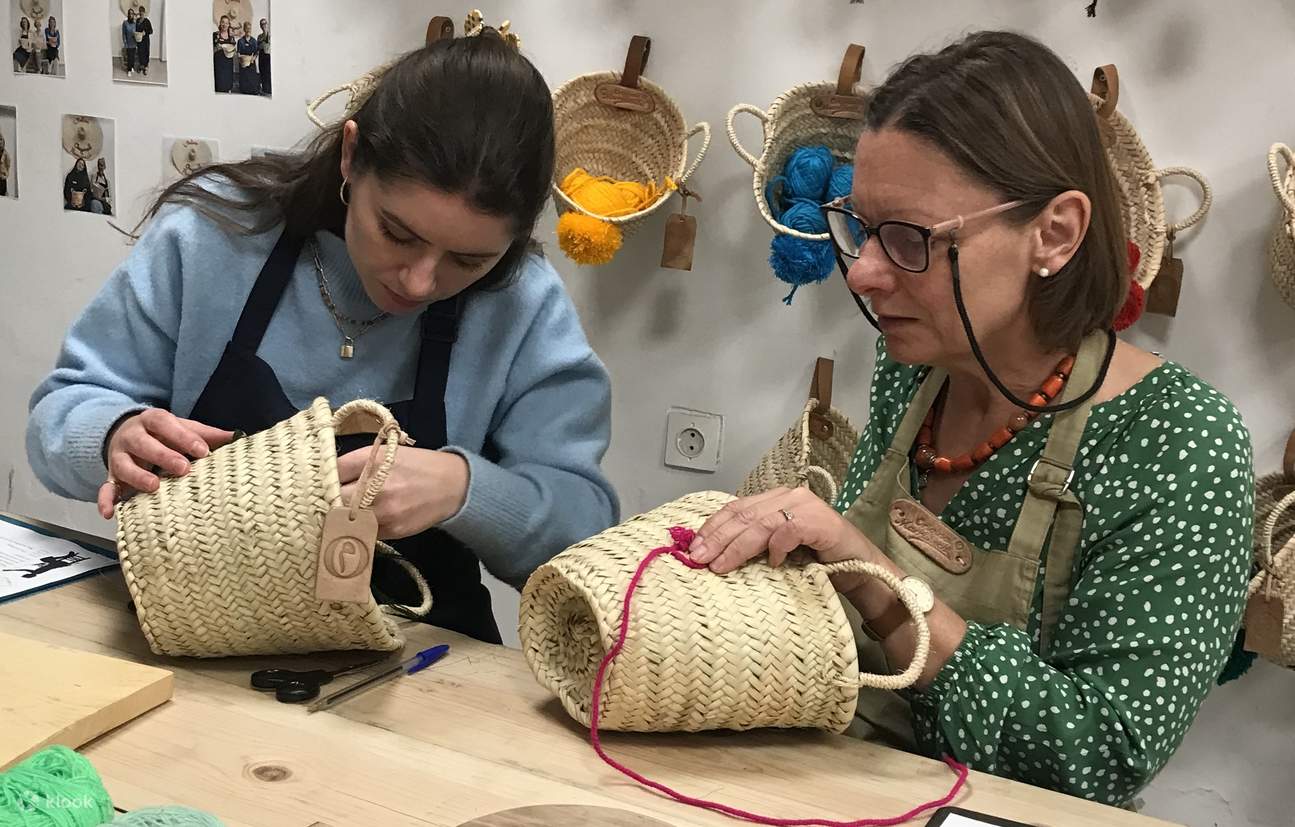 Berkongsi detik merentasi generasi – pelajari seni sulaman bakul Maghribi dalam bengkel yang mesra dan praktikal di Marrakech.