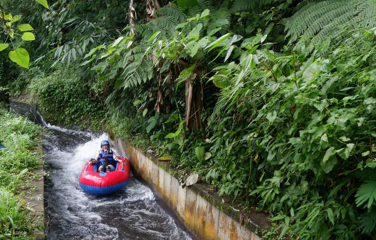 Flussfahrt-Abenteuer mit dem Reifen in Jatiluwih, Bali