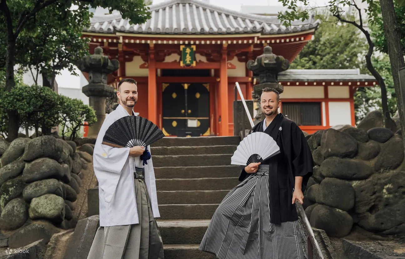 让我们来一张男士正式和服的武士照片吧