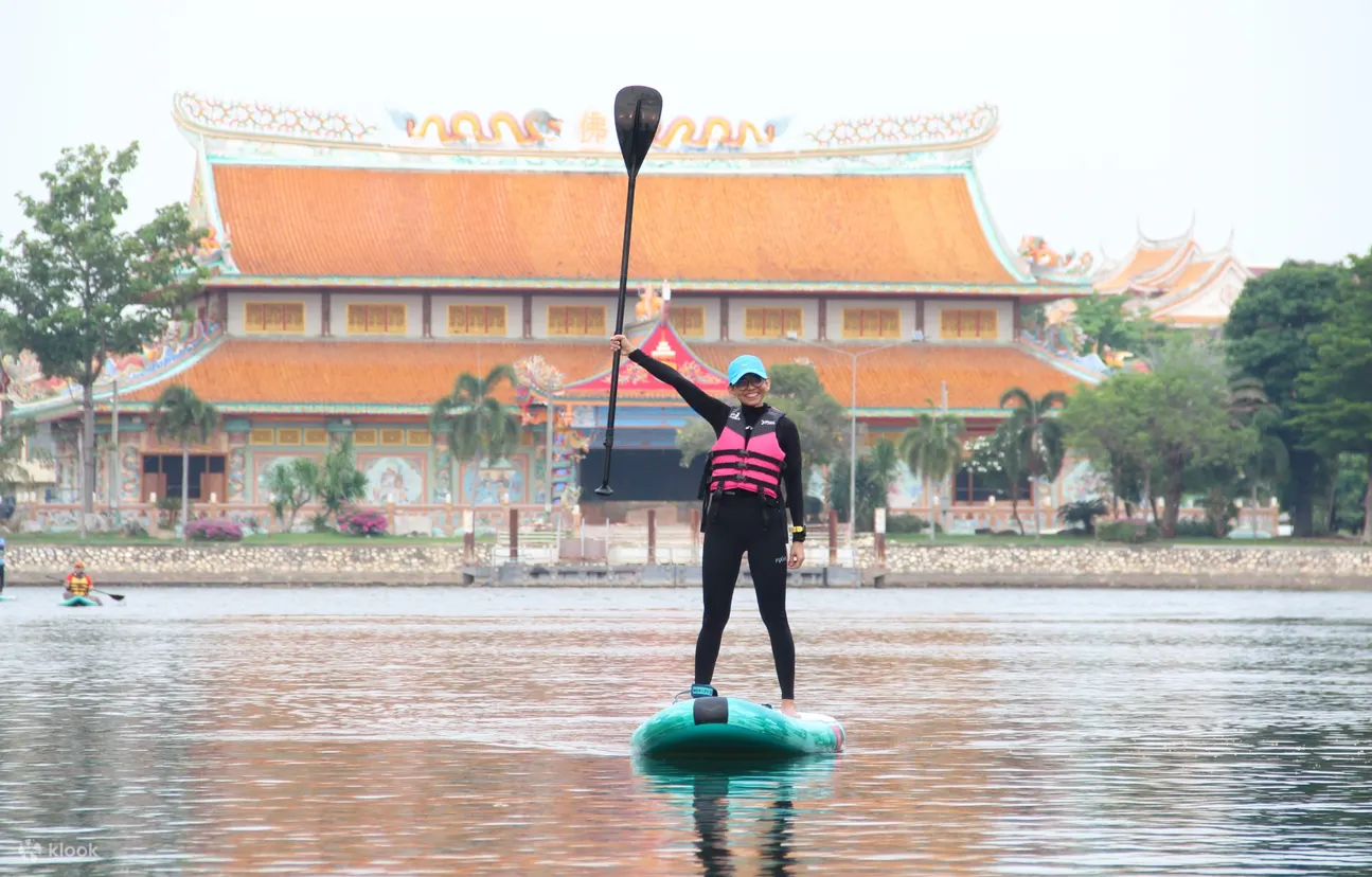 Paddle More Thailand 在北碧府的 SUP 水上活动