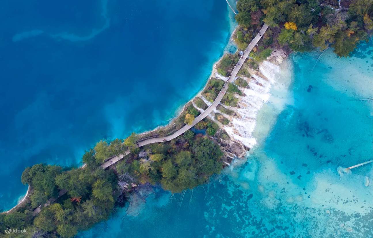 4-Day Tour of Jiuzhaigou, Huanglong, Dujiangyan, and Mount