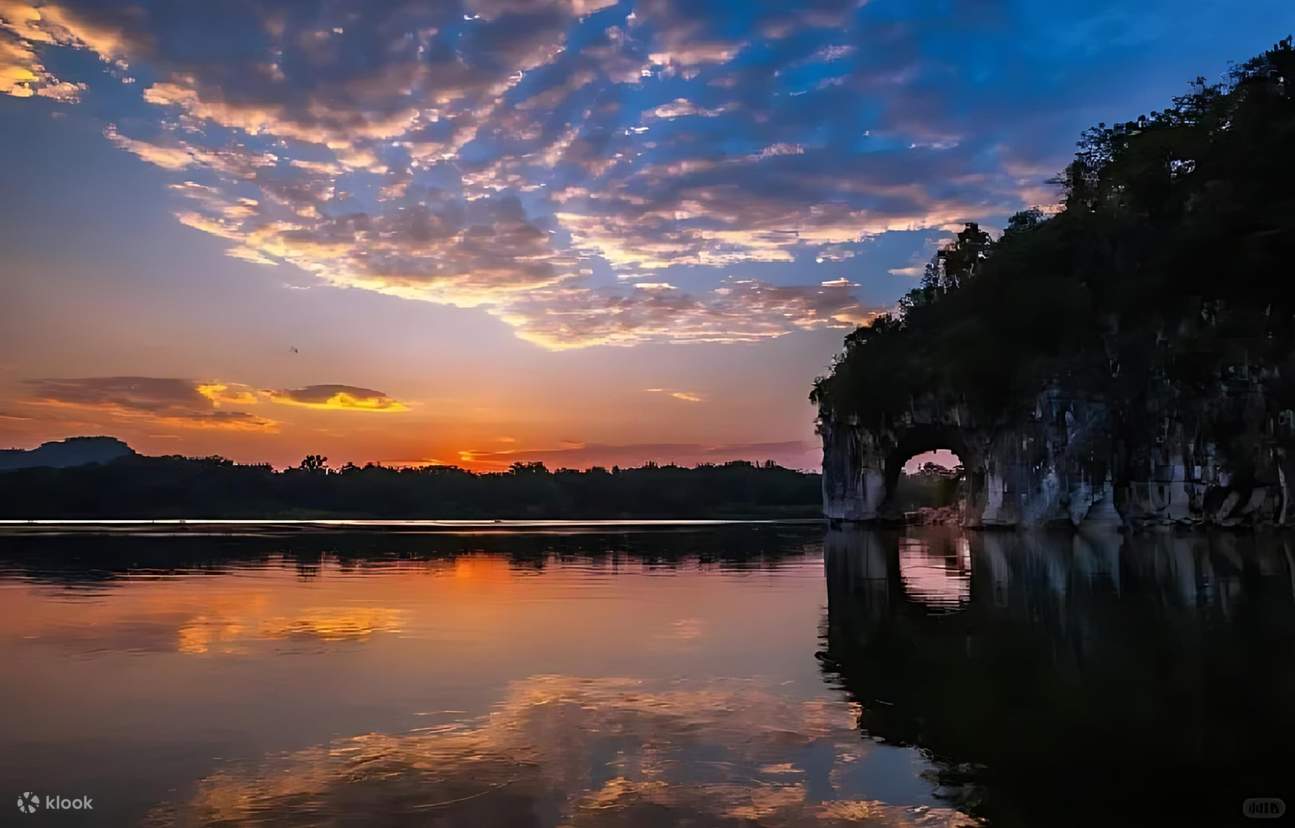 เขาเซียงปี๋ซาน (Elephant Trunk Hill)