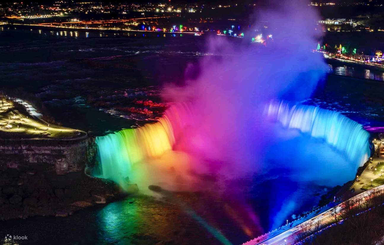 ナイアガラの滝・イルミネーション 日帰りツアー（トロントor