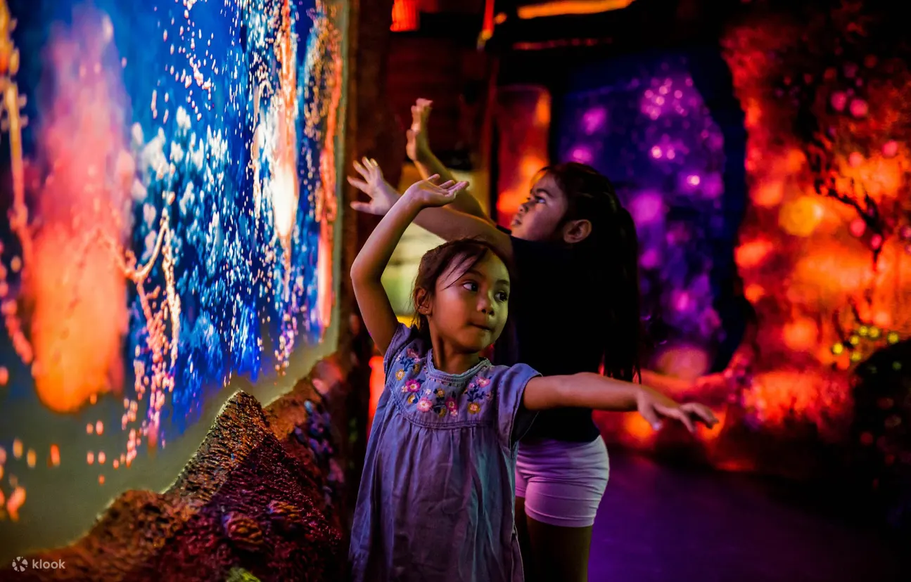 Sydney Aquarium - Sydney Aquarium Kids Playing