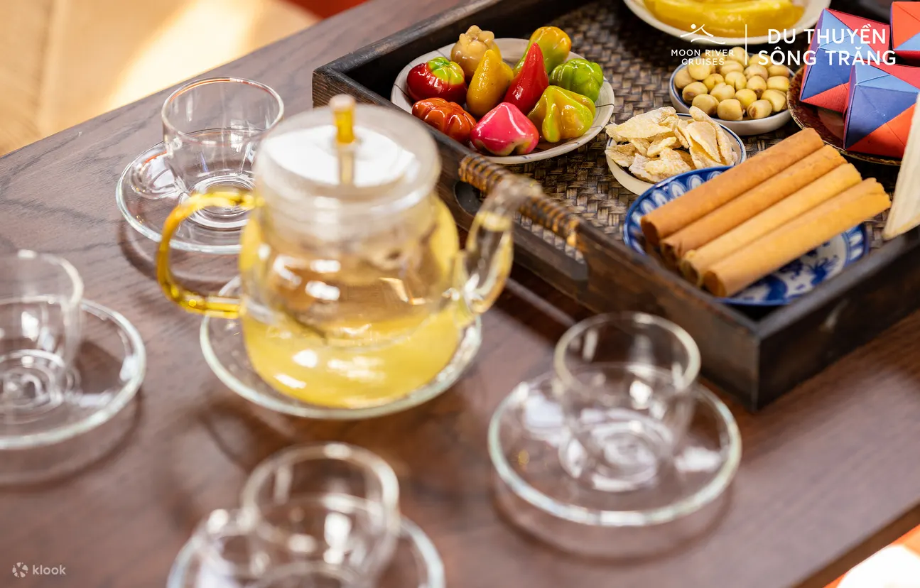 船上举行茶会