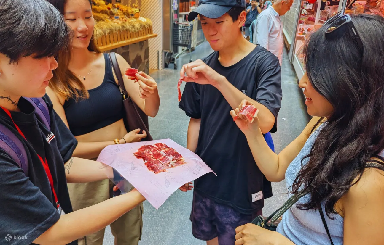 巴塞罗那：老市场与品尝小吃电动自行车之旅
