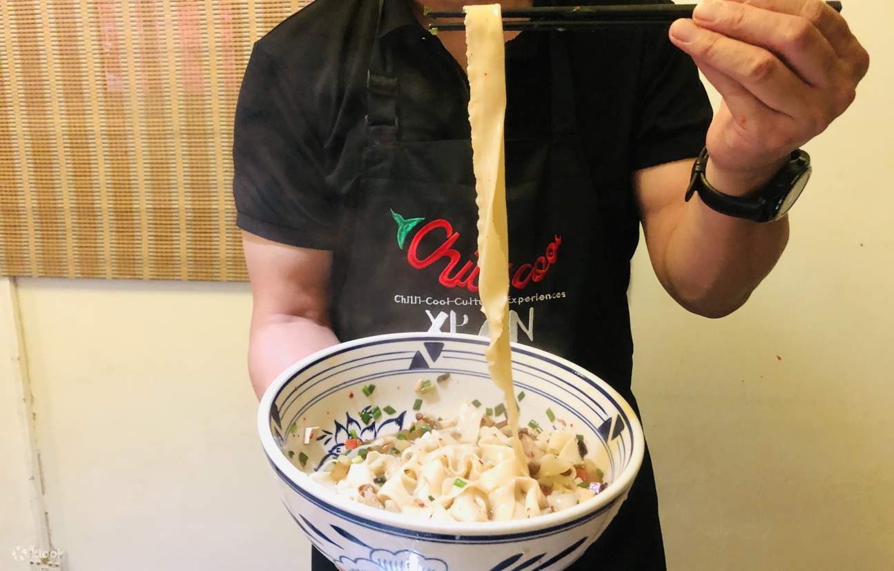 คลาสเรียนทำบะหมี่ Biang Biang ในซีอาน พร้อมเยี่ยมชมตลาด - Eatwith