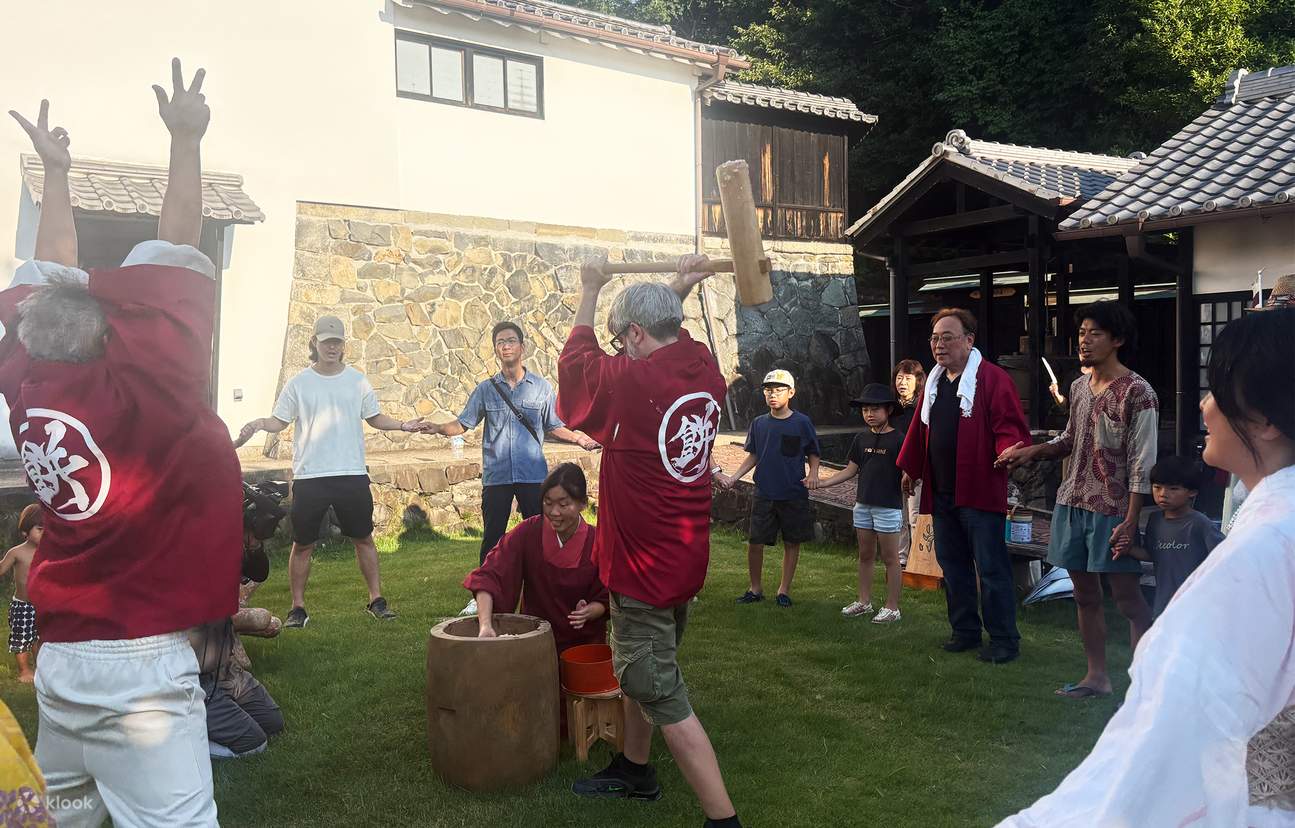 一起合作搗麻糬