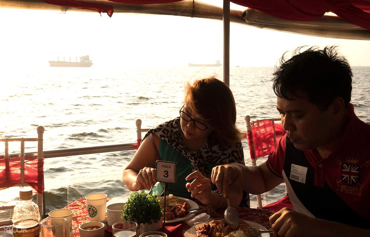 manila bay yacht cruise dinner review