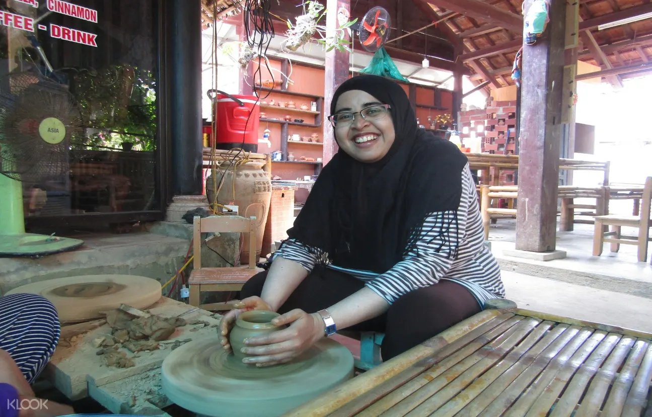 thanh ha pottery village