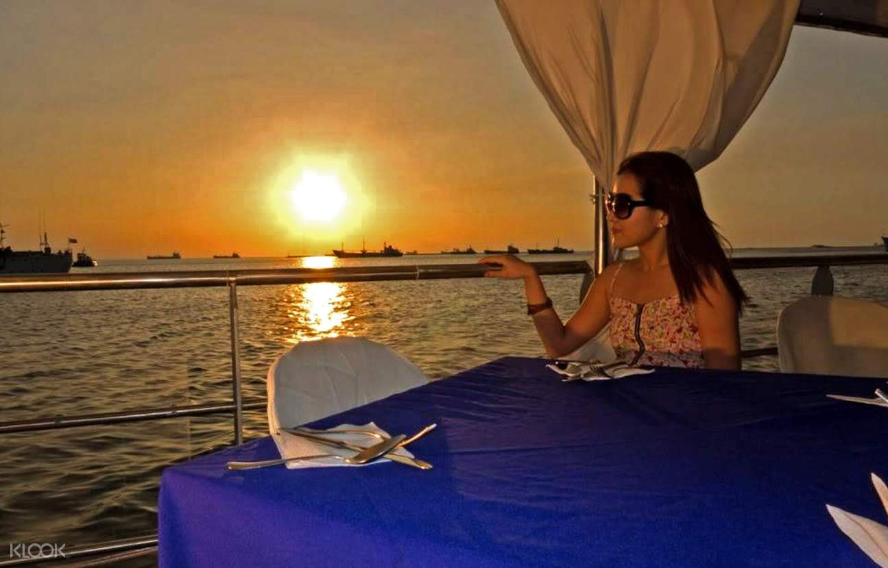 Manila Bay Dinner Cruise