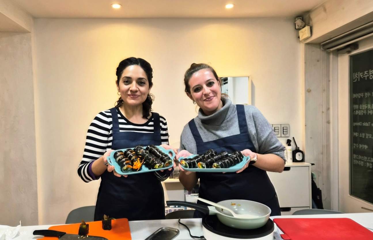 制作手工紫菜包饭和韩式鸡蛋卷（烹饪+拍照时间）