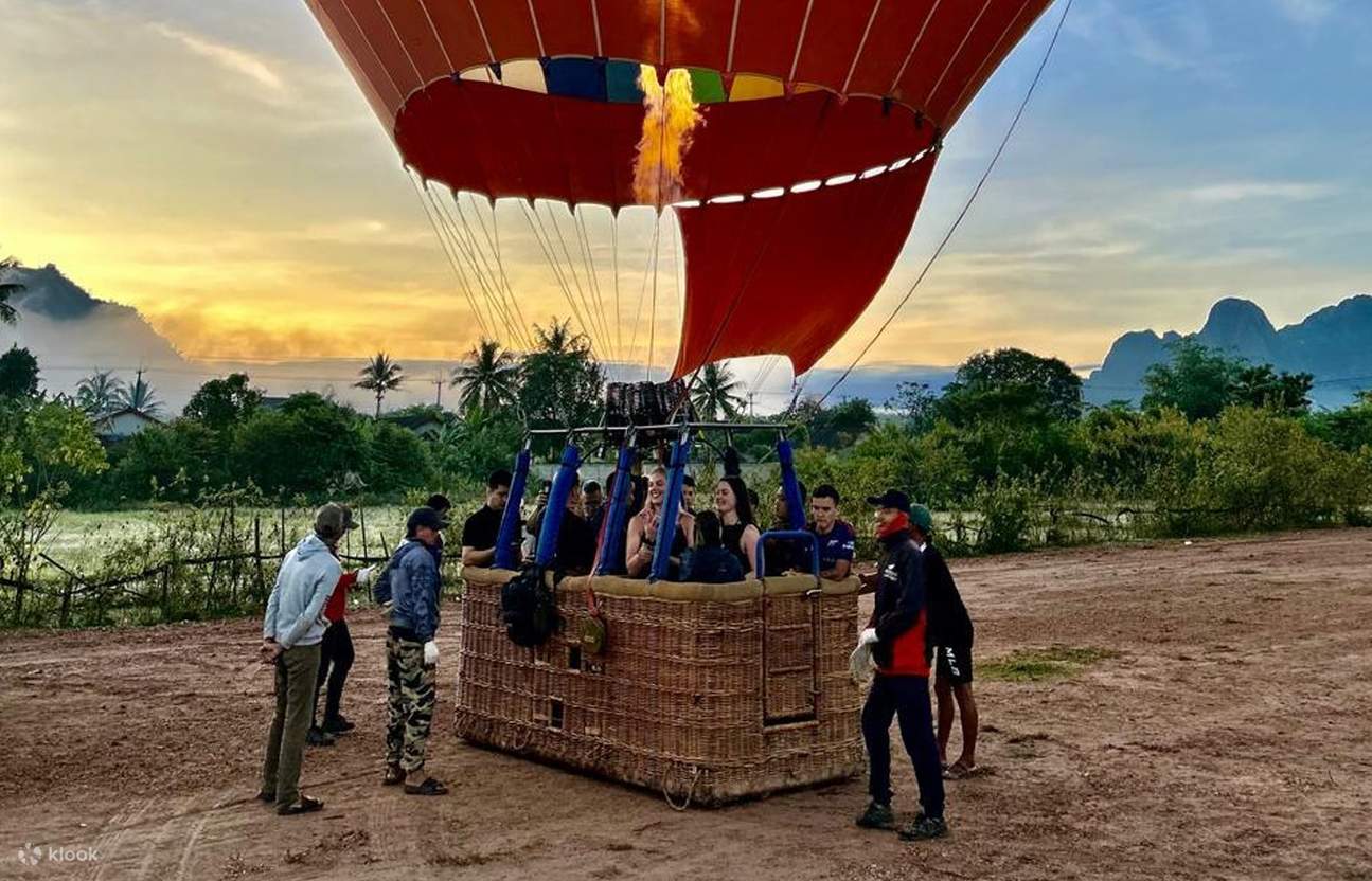 Heißluftballonfahrt in Vang Vieng