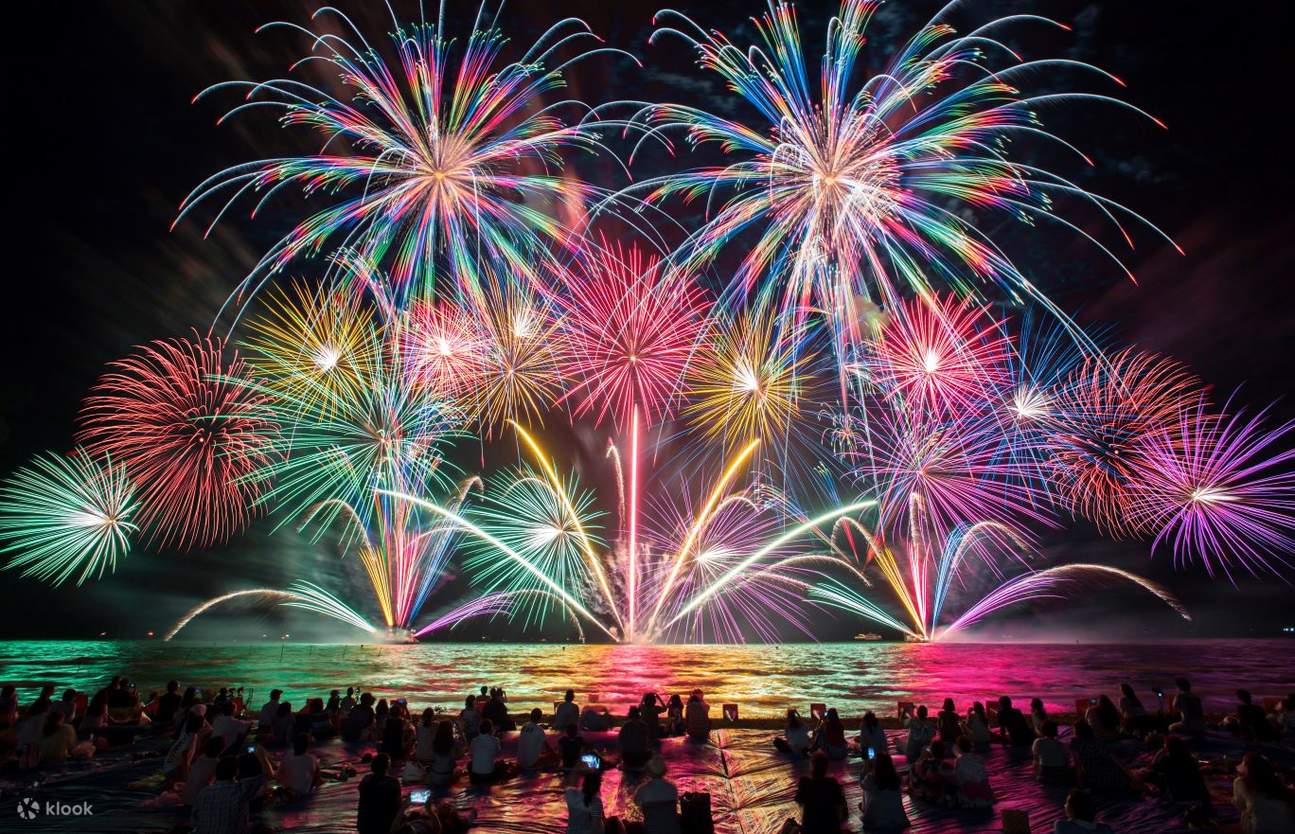 B'z ULTRA FIREWORKS2022-2023 てぬぐい　扇子青 hq720.jpg?sqp=-