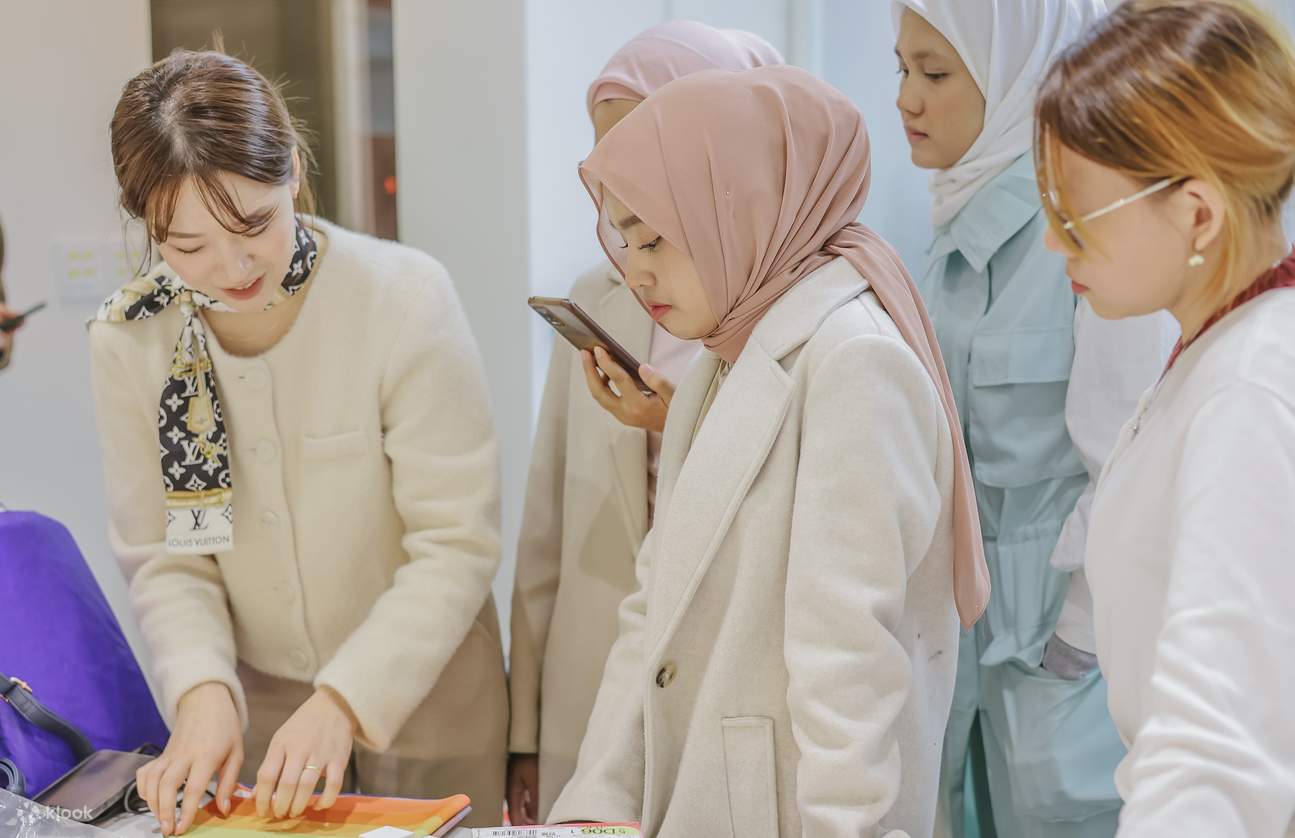 Trova i tuoi veri colori: Servizio fotografico di styling e analisi del colore personale
