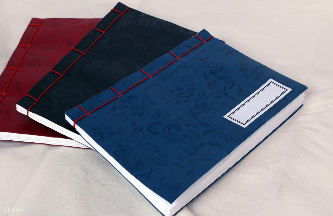 Đóng Sách Truyền Thống Hàn Quốc
Tìm hiểu cách đóng sách truyền thống của Hàn Quốc và tạo sổ tay của riêng bạn.