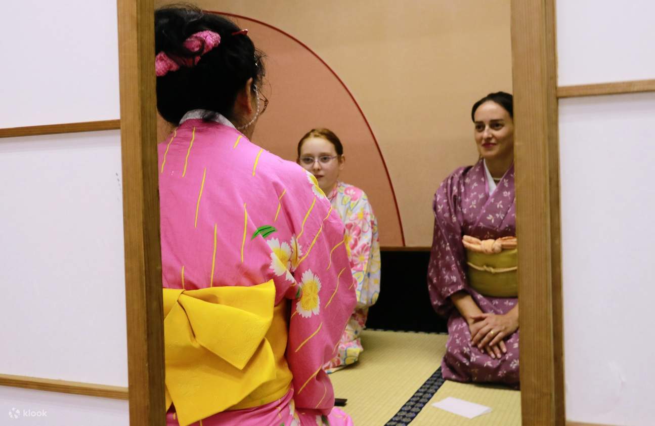 Learn Zen in a class of making tea and writing brushes in kimono