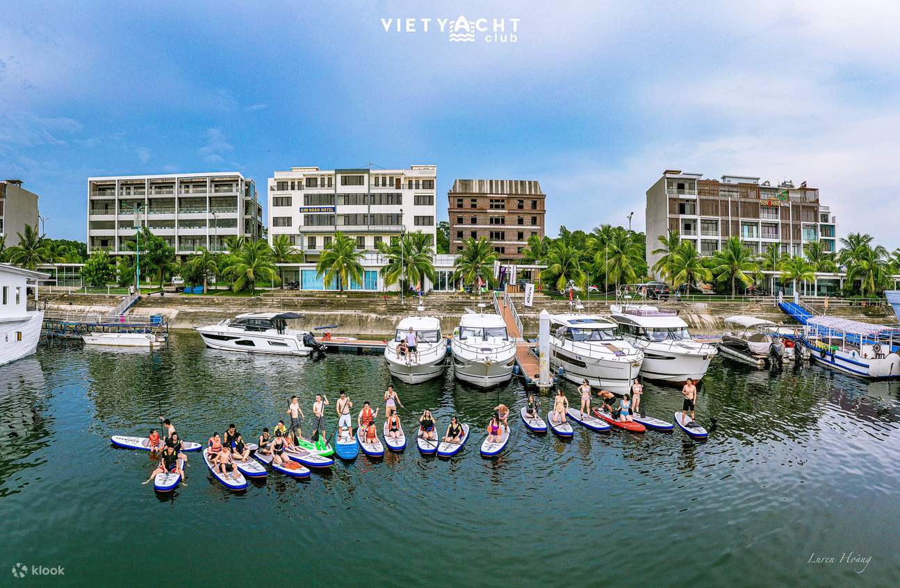 Esperienza culinaria privata di lusso a bordo di uno yacht nella baia di Ha Long 