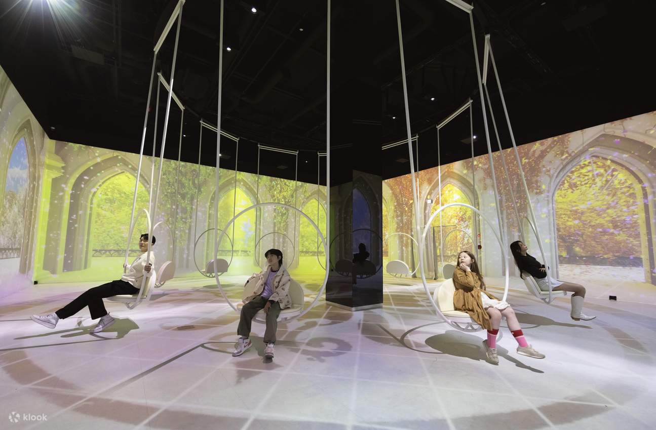 MOEI: Benamkan diri Anda dalam pengalaman seni media yang menawan, yang diatur ke suara surround, terinspirasi oleh keindahan pemandangan Gamji Beach dan Yeongdo.