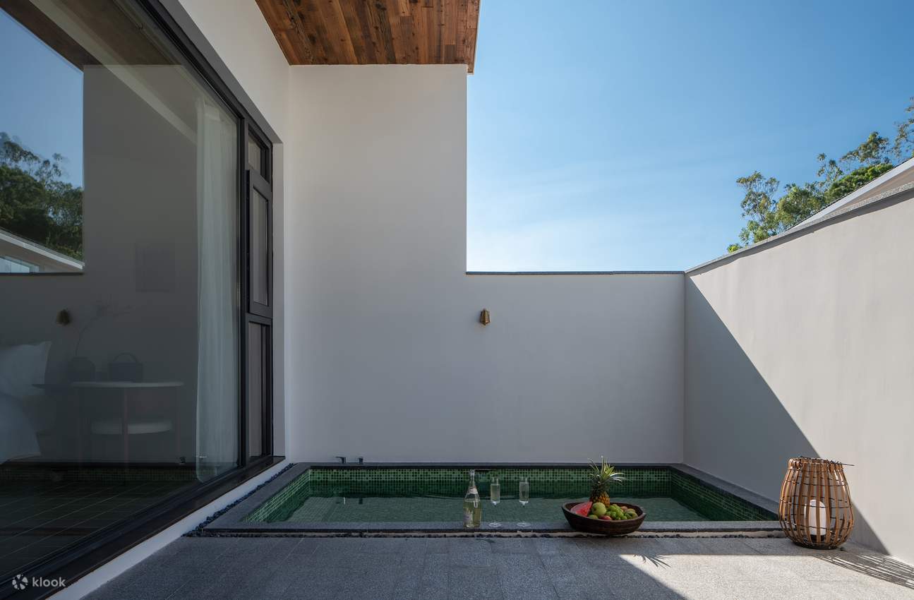 荔雪泡池大牀房