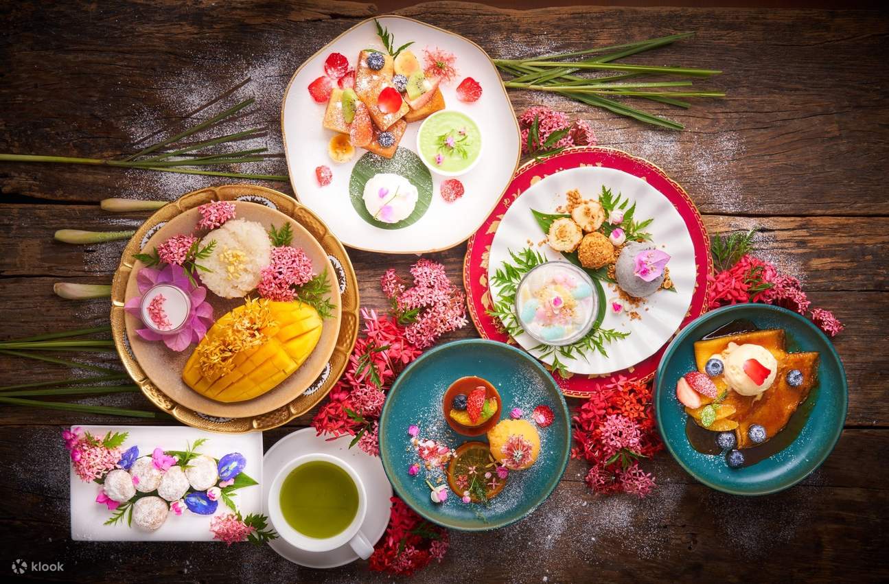 Sticky rice with mango and other traditional Thai sweets at Khao Jaan-Prod restaurant - The memorable taste of Thai, a new brand from 'Khao' a Michelin Star Thai restaurant for many consecutive years.