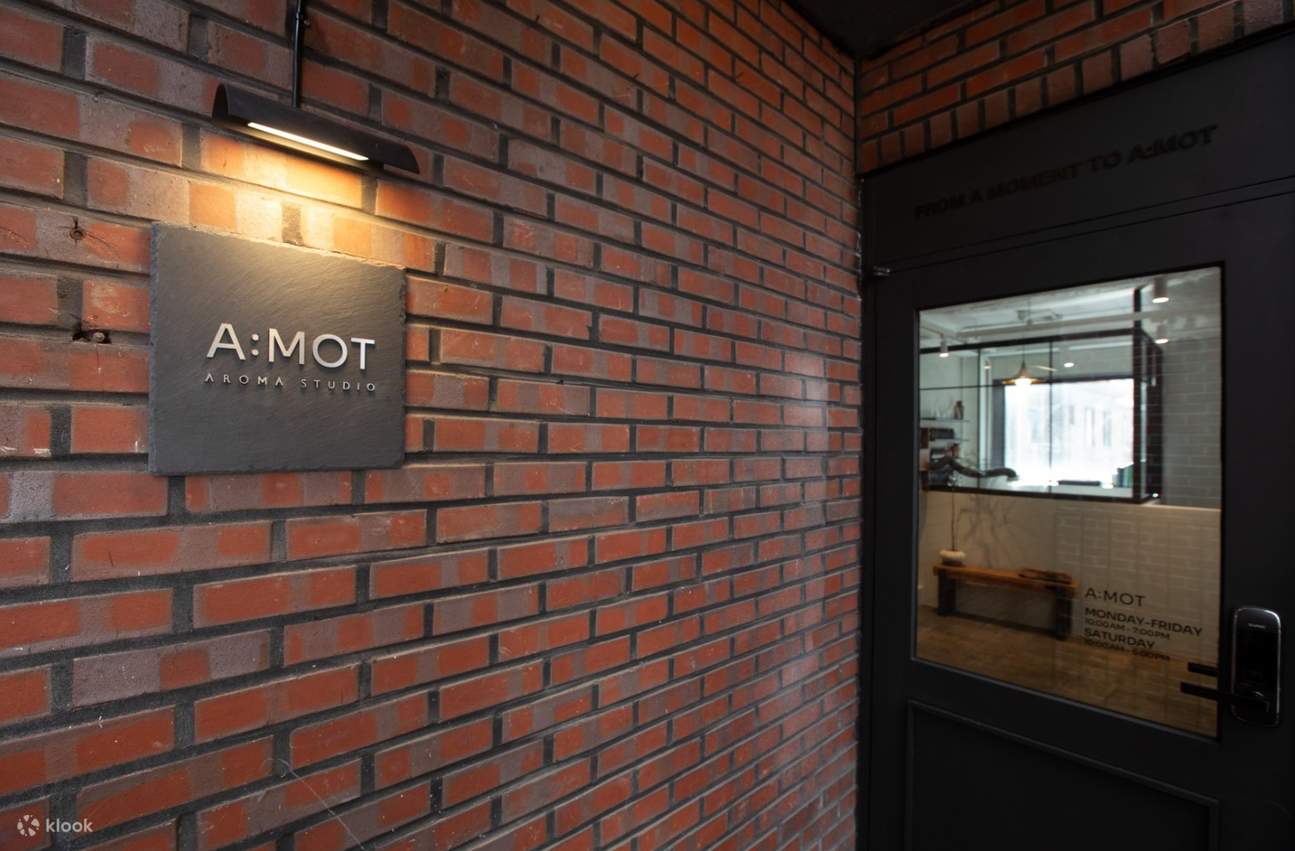 Crea il tuo profumo di Seoul – Corso di profumi naturali