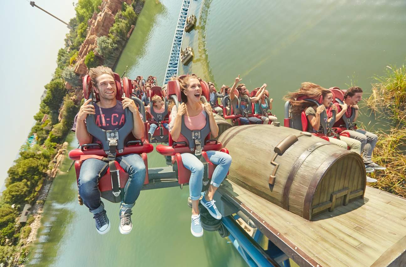 Paar in der Achterbahn