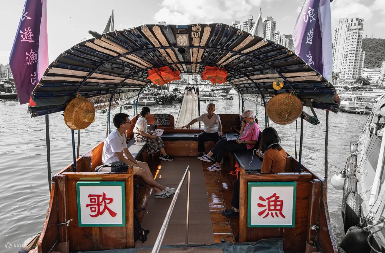 British Styled Luxury Vintage Houseboat Aberdeen 2 days Cultural Experience Tour + Seafood Boil