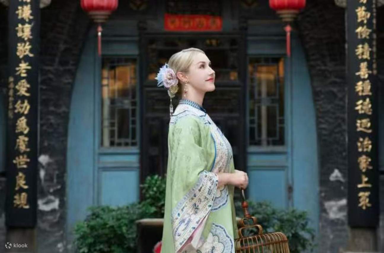 Uno spazio che ti permette di incontrare un altro te stesso, un palcoscenico dove il sogno dello stile antico si realizza. Qui, ogni foto nasconde la temperatura del tempo e ogni esperienza diventa un tesoro indimenticabile.