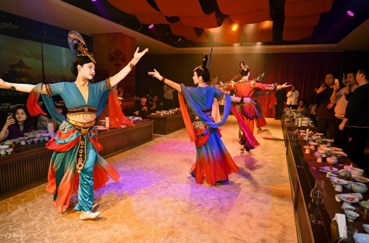 A dancer wearing a pink dance dress, holding white water sleeves, slowly walks onto the stage, using a segment of the Tang Dynasty musical dance 