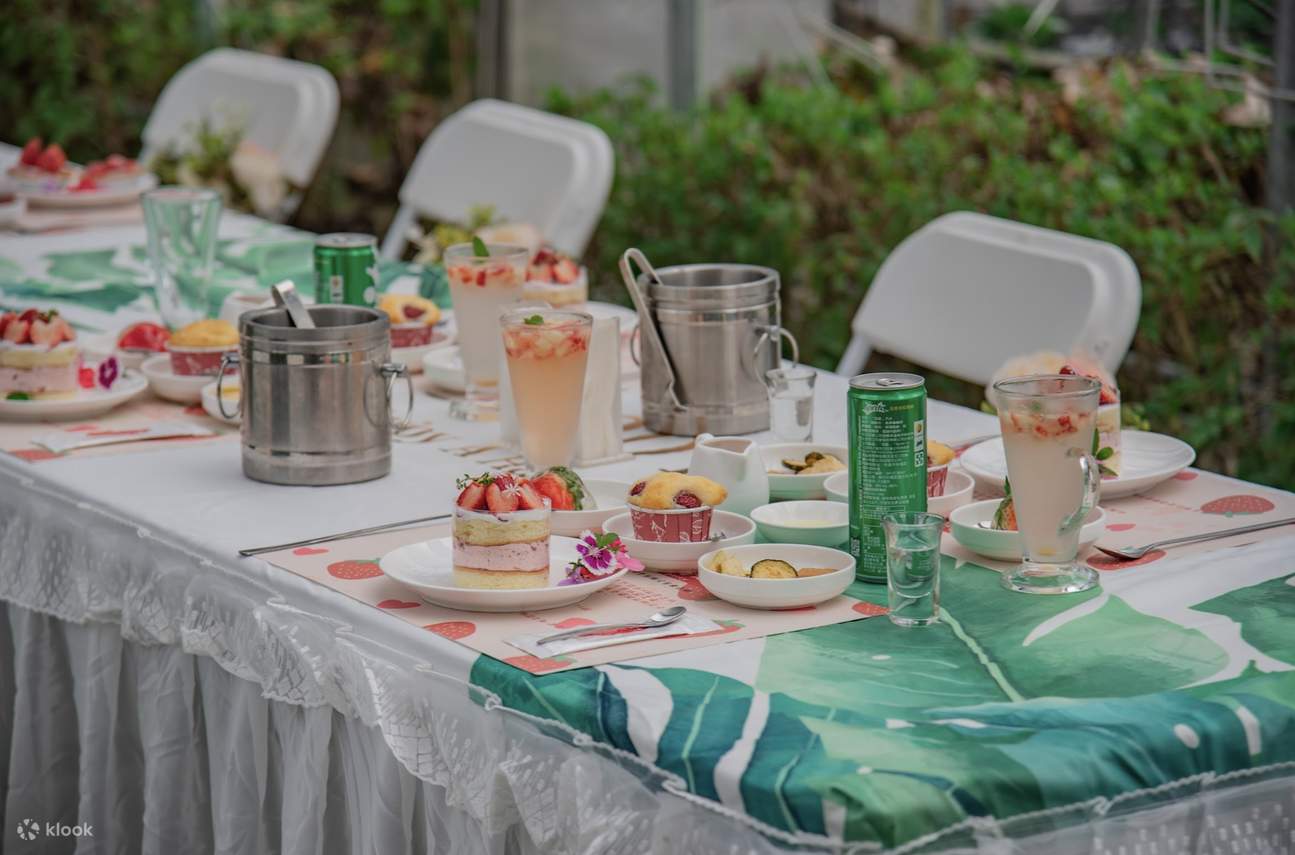 ロマンチックな森のいちご宴