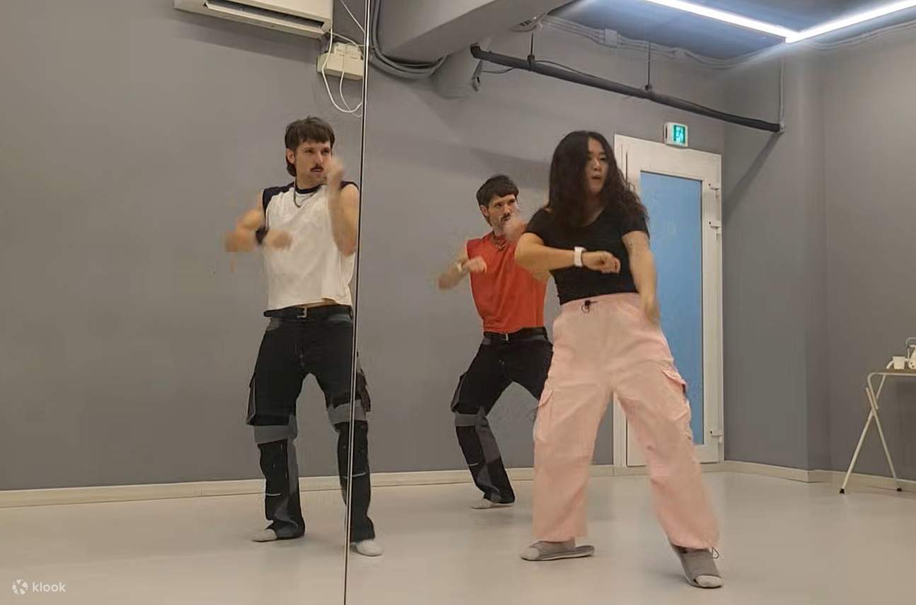 TWINSAUCE, influencers estadounidenses con 780,000 seguidores, también tuvo una clase privada de K-pop de 