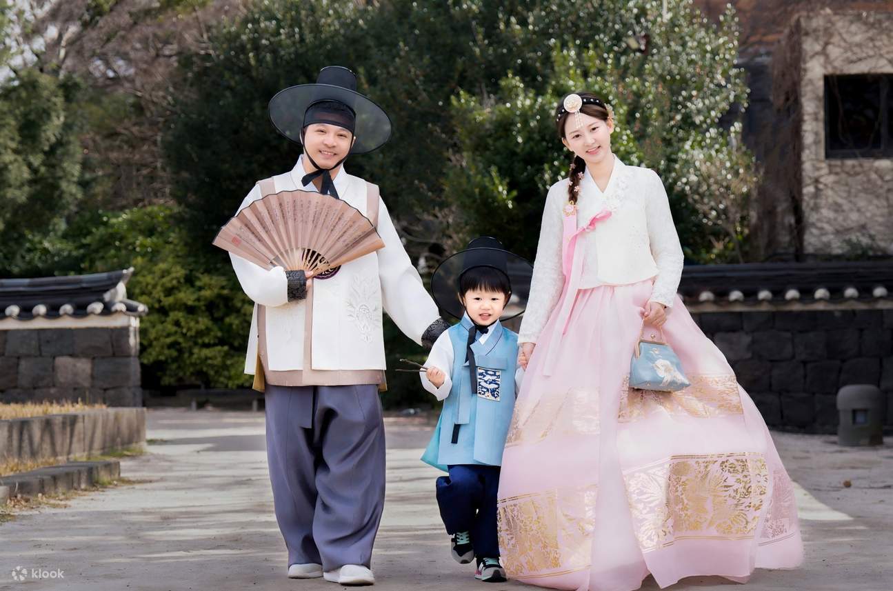 Esperienza di Noleggio Hanbok della Regina di Jeju