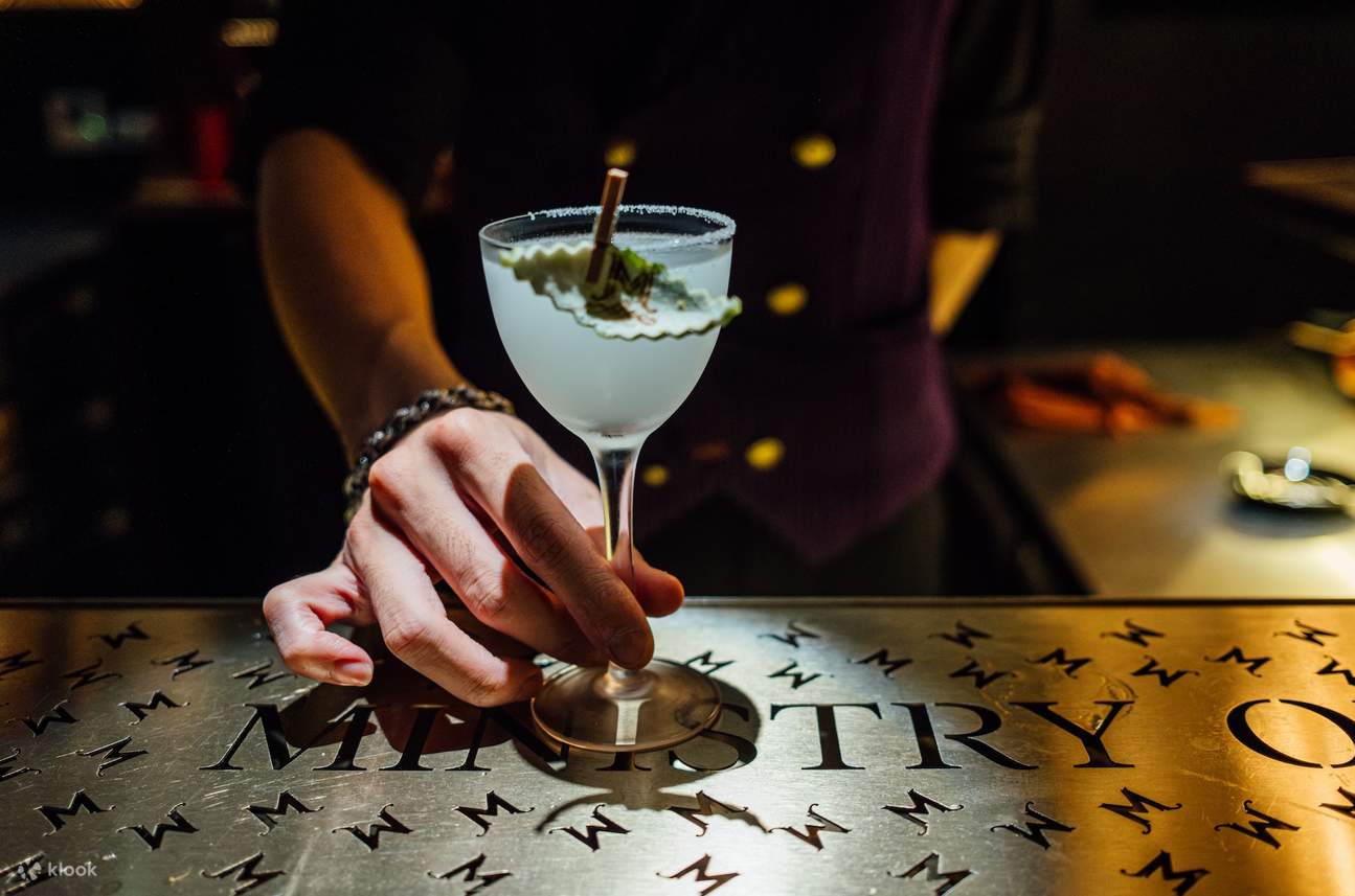 Pengalaman Mencicipi Minuman Keras Kerajinan di Hanoi