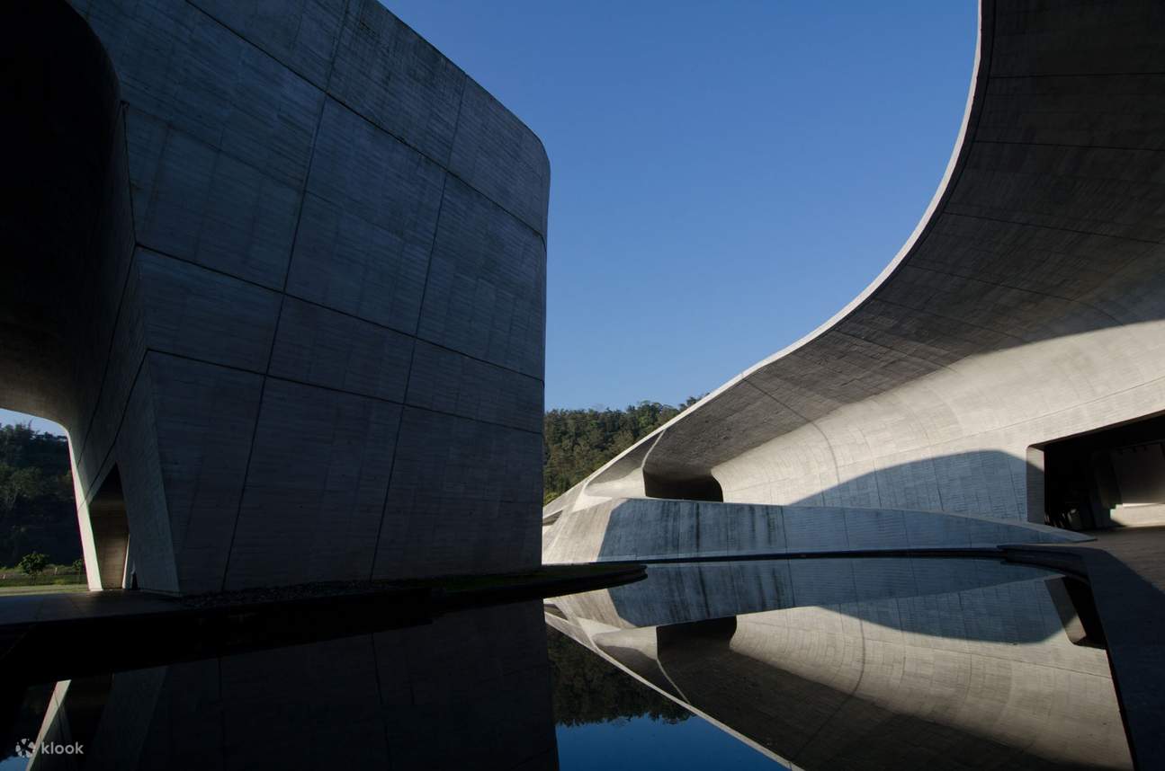 บริการรถรับส่งส่วนตัวระหว่างทะเลสาบสุริยันจันทรา เมืองไถจง ไทเป