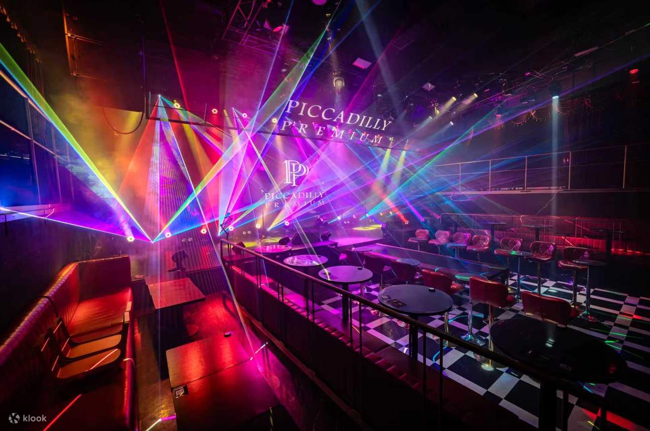 Osaka: Tiket PICCADILLY PREMIUM Live Show & Klub Malam
