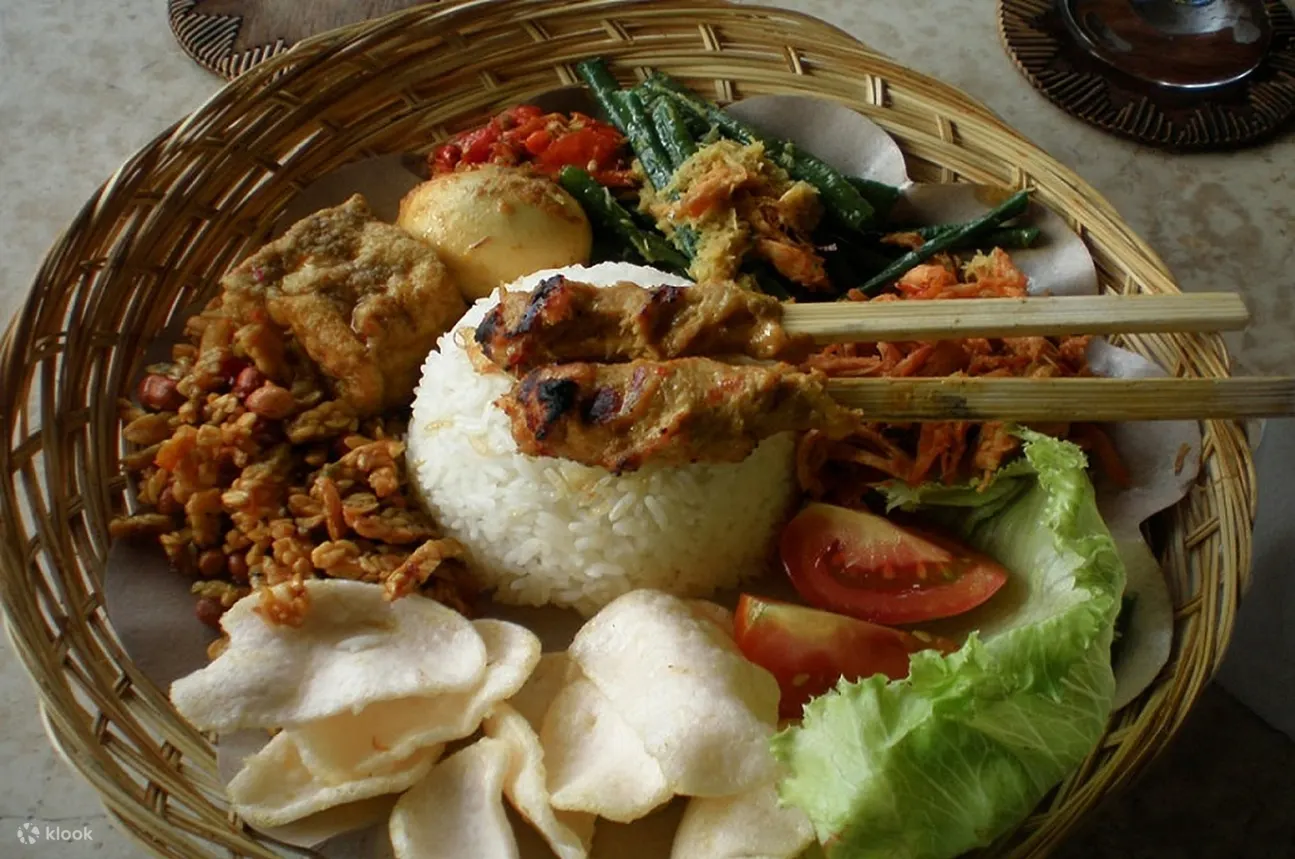 nhiều món ăn của Bali trong một đĩa