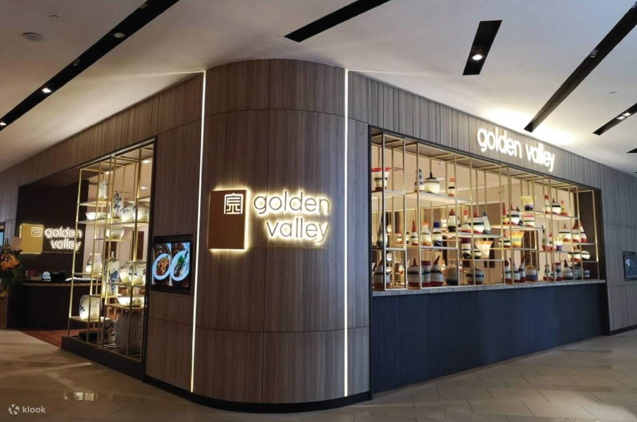 Pintu masuk Golden Valley di Melawati Mall