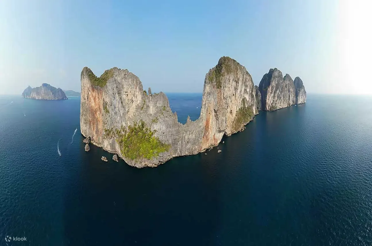 在皮皮岛的精彩 4 次潜水之旅中捕捉水下探索的精髓——这是一次将泰国水生奇观的刺激、美丽和魅力融为一体的水肺潜水冒险